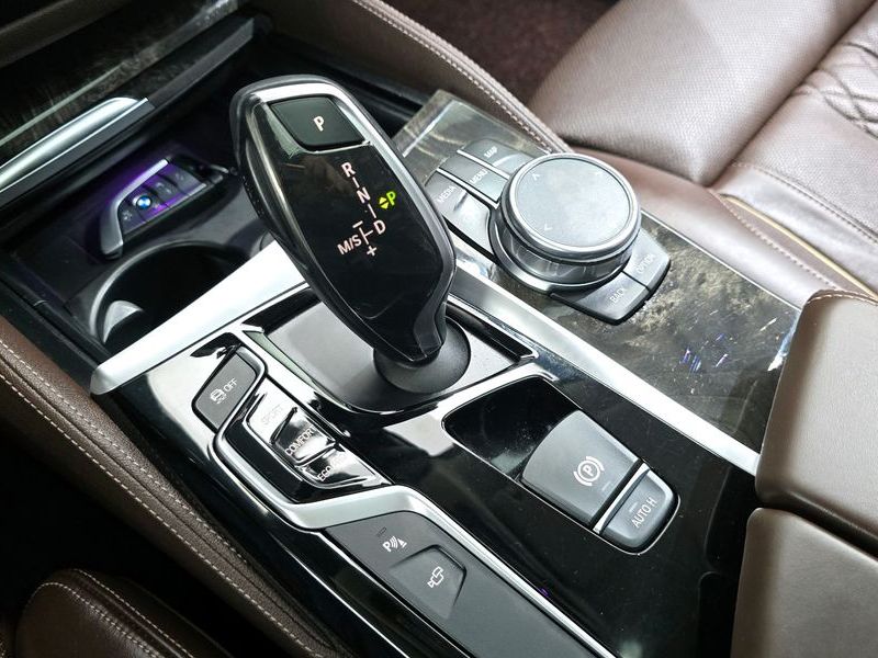 2018 BMW 5 Series 530d Luxury Plus photo 9