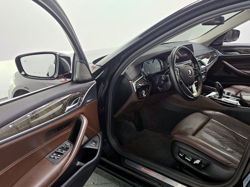 2018 BMW 5 Series 530d Luxury Plus photo 10