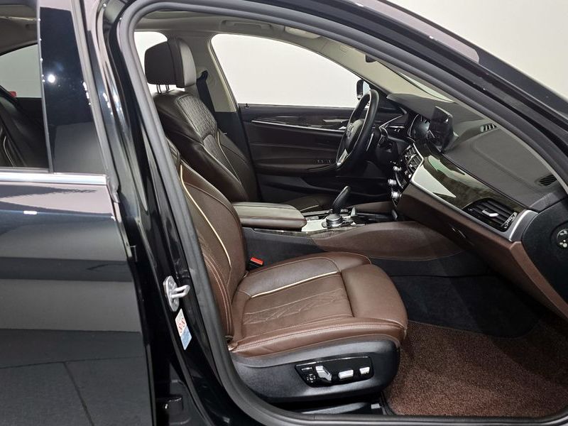 2018 BMW 5 Series 530d Luxury Plus photo 11