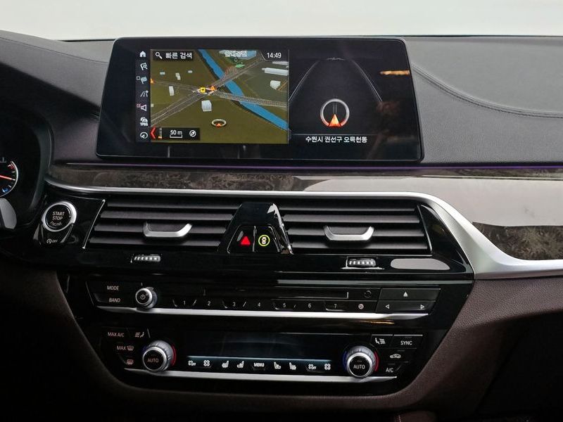 2018 BMW 5 Series 530d Luxury Plus photo 14