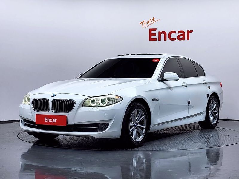2013 BMW 5 Series 520d photo 1