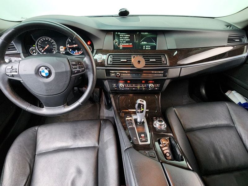 2013 BMW 5 Series 520d photo 7
