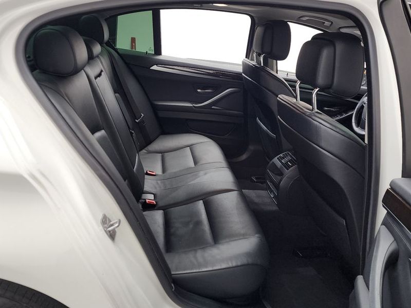 2013 BMW 5 Series 520d photo 11