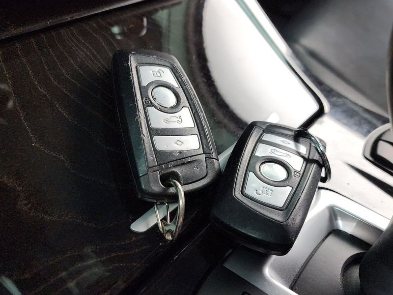 2013 BMW 5 Series 520d photo 15