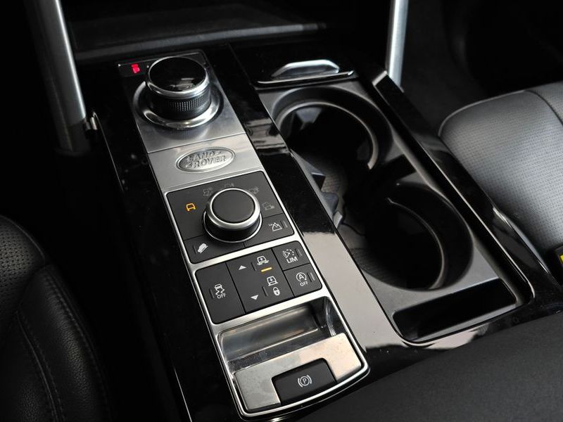 2018 Land Rover Discovery 3.0 TD6 HSE photo 9