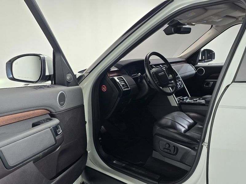 2018 Land Rover Discovery 3.0 TD6 HSE photo 10
