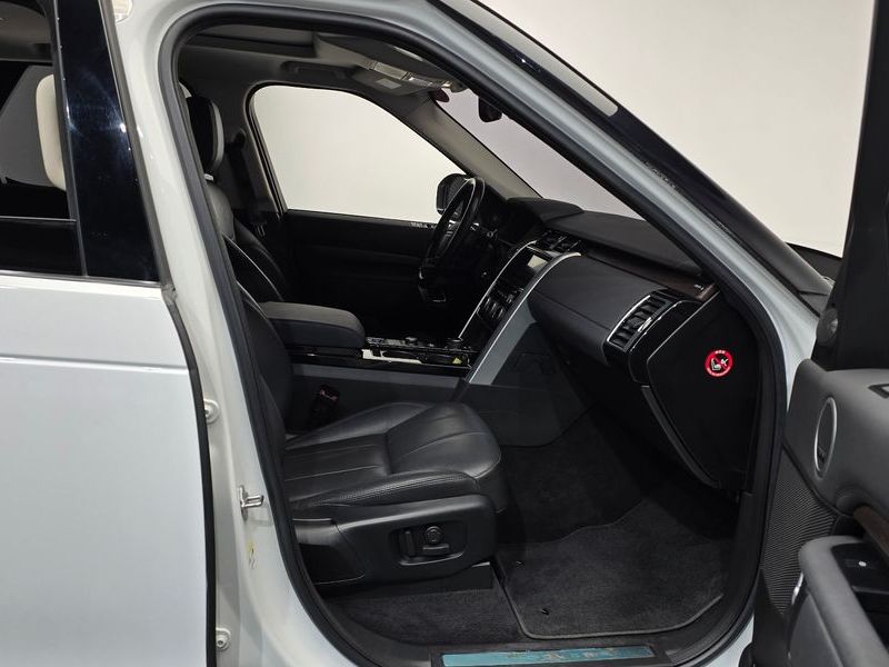 2018 Land Rover Discovery 3.0 TD6 HSE photo 11