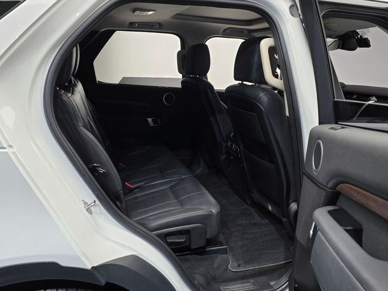 2018 Land Rover Discovery 3.0 TD6 HSE photo 12