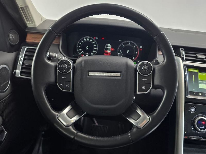 2018 Land Rover Discovery 3.0 TD6 HSE photo 13