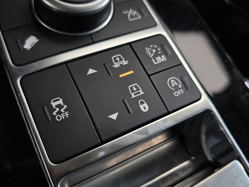 2018 Land Rover Discovery 3.0 TD6 HSE photo 17