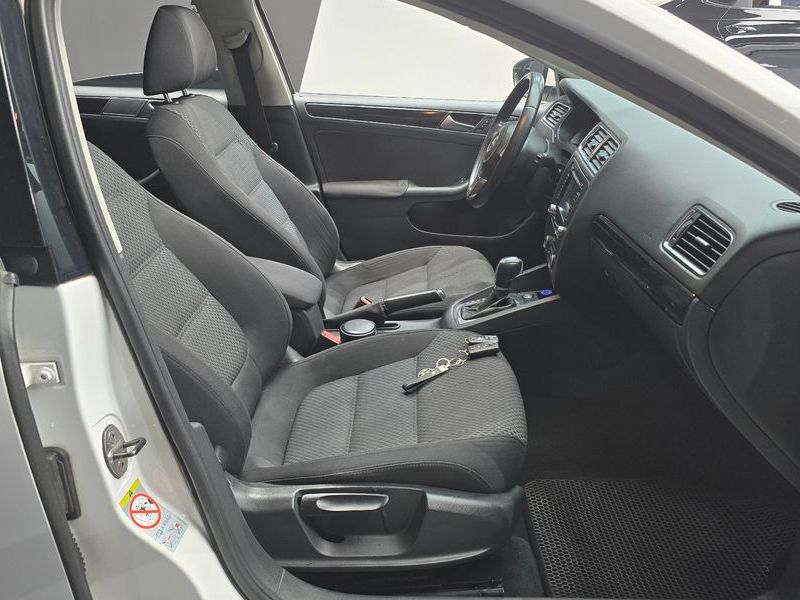 2012 Volkswagen Jetta 2.0 TDI 6th photo 10