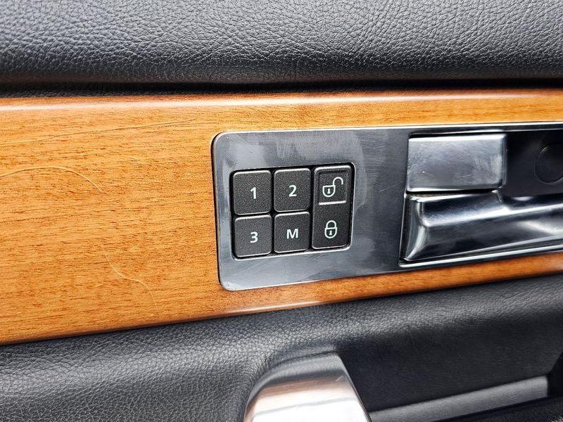 2013 Land Rover Discovery 3.0 SDV6 HSE photo 16