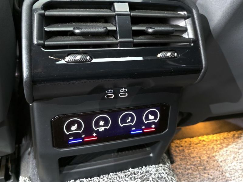 2024 BMW 5 Series 530i xDrive M Sport photo 18