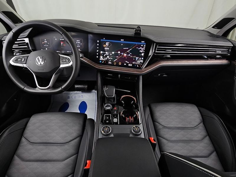 2026 Volkswagen Touareg 3.0 TDI Prestige photo 7