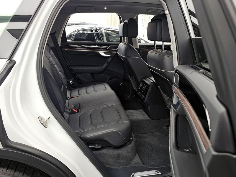 2026 Volkswagen Touareg 3.0 TDI Prestige photo 12