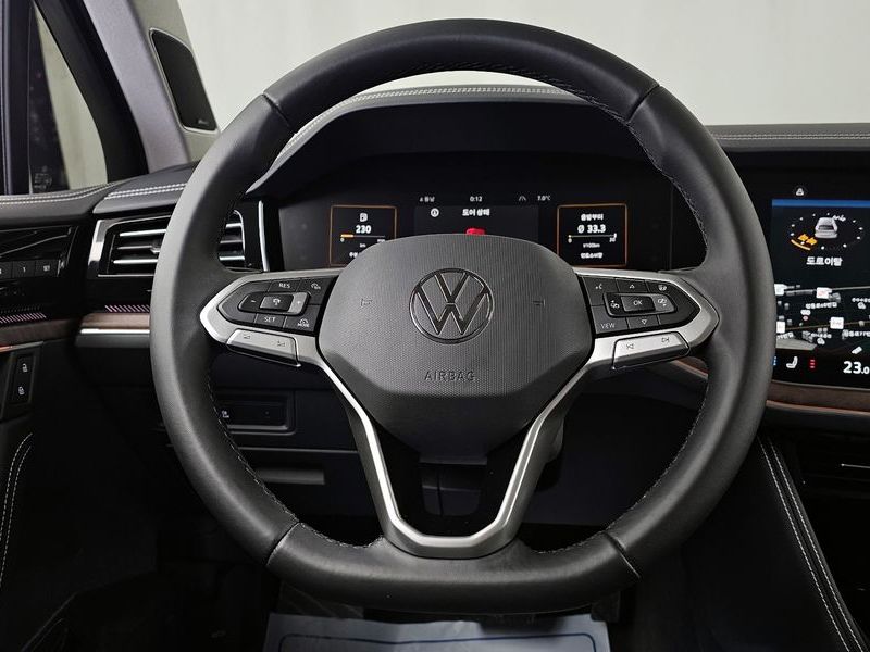 2026 Volkswagen Touareg 3.0 TDI Prestige photo 13