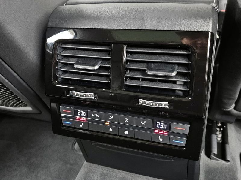 2026 Volkswagen Touareg 3.0 TDI Prestige photo 19