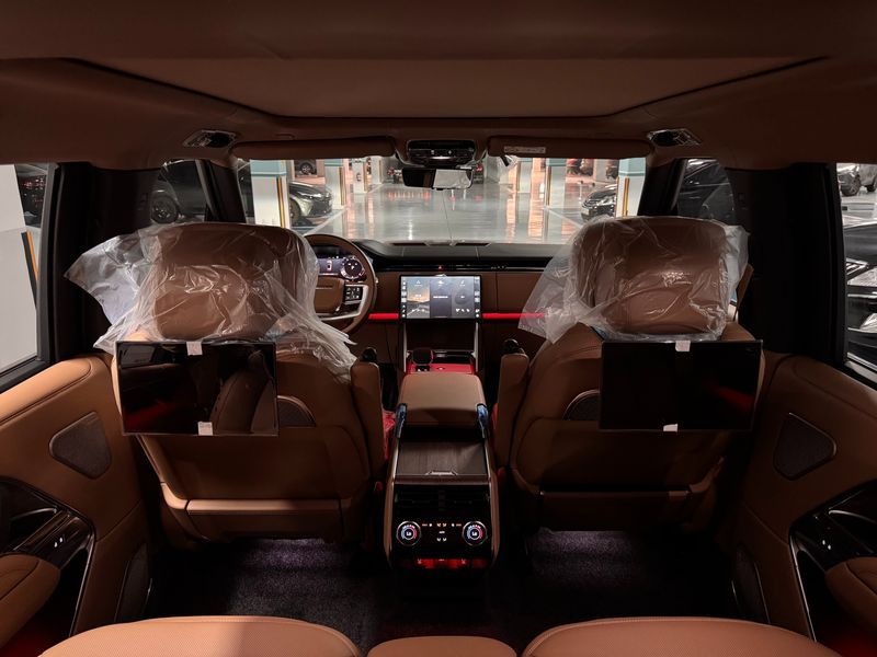 2026 Land Rover Range Rover P530 Autobiography Long Wheel Base photo 7