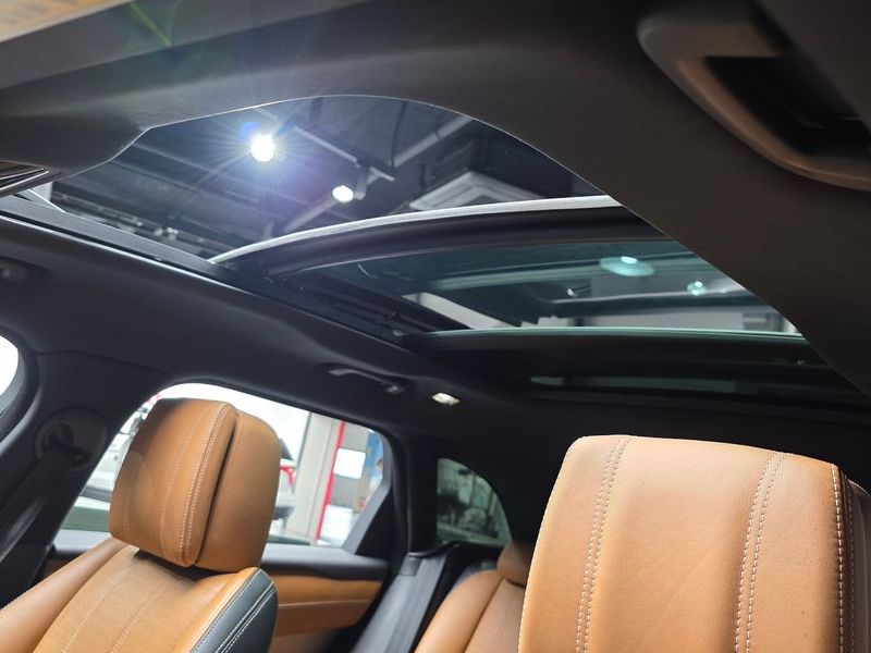 2019 Land Rover Range Rover Velar 3.0 D300 R-Dynamic HSE photo 18