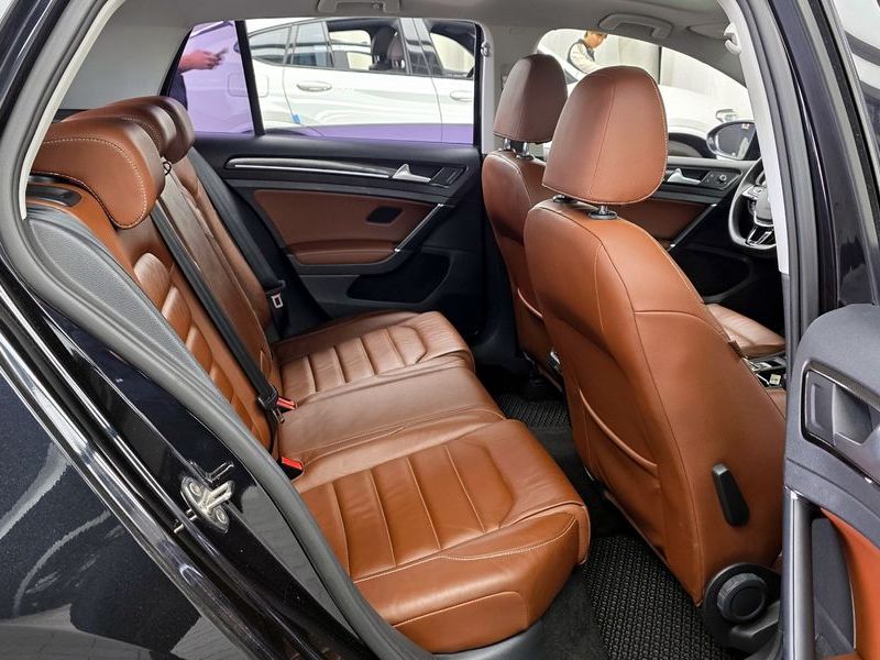 2015 Volkswagen Golf 2.0 TDI Premium photo 12