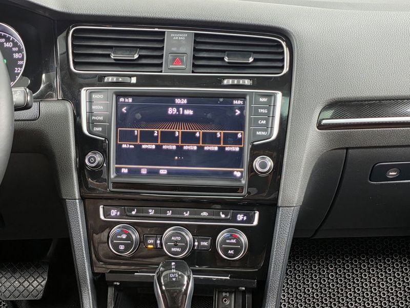 2015 Volkswagen Golf 2.0 TDI Premium photo 14
