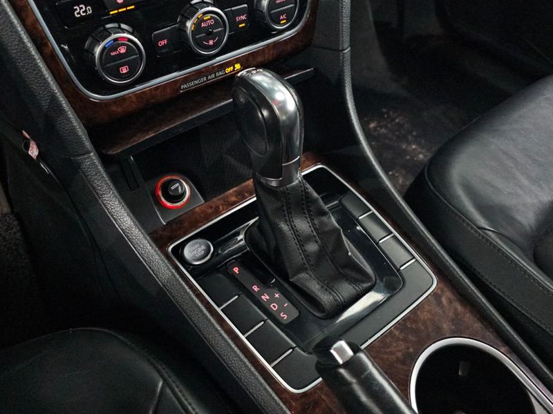 2013 Volkswagen Passat 2.0 TDI B7 photo 9