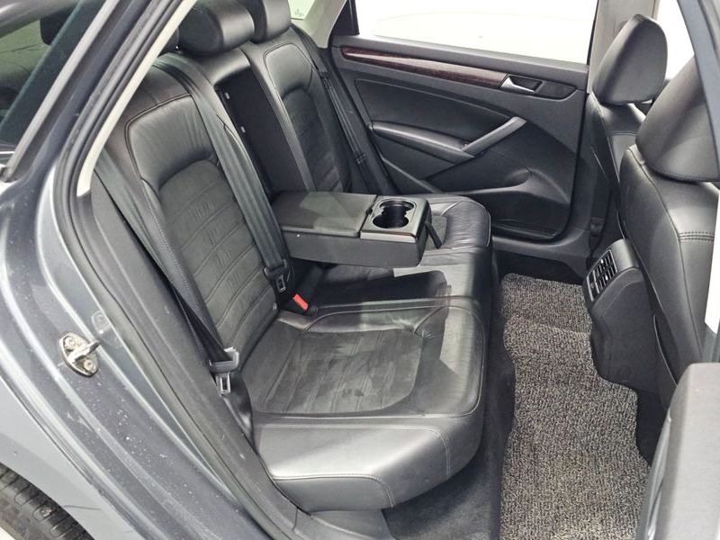 2013 Volkswagen Passat 2.0 TDI B7 photo 12