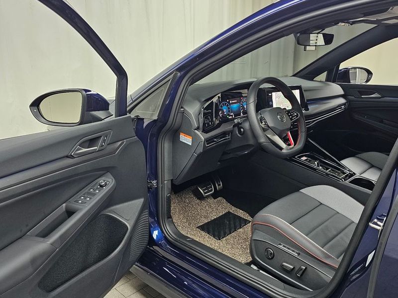 2024 Volkswagen Golf 2.0 GTI photo 10