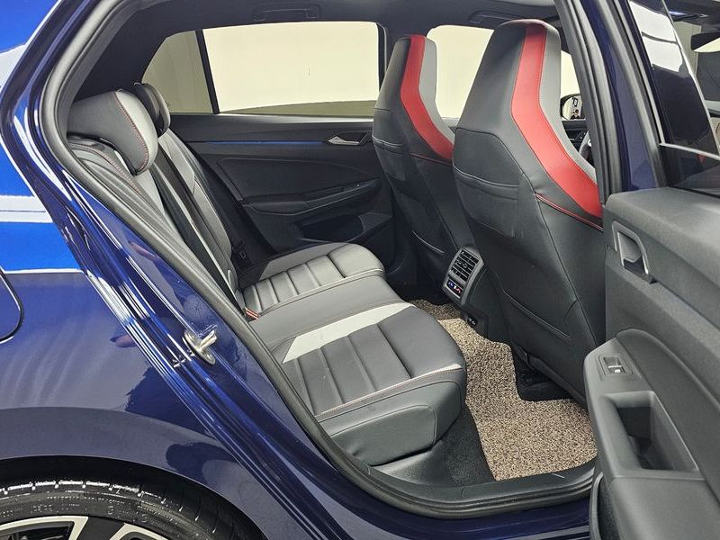 2024 Volkswagen Golf 2.0 GTI photo 11