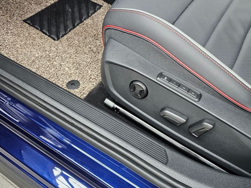 2024 Volkswagen Golf 2.0 GTI photo 17