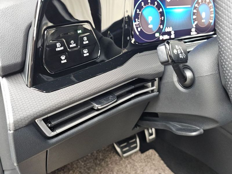 2024 Volkswagen Golf 2.0 GTI photo 27