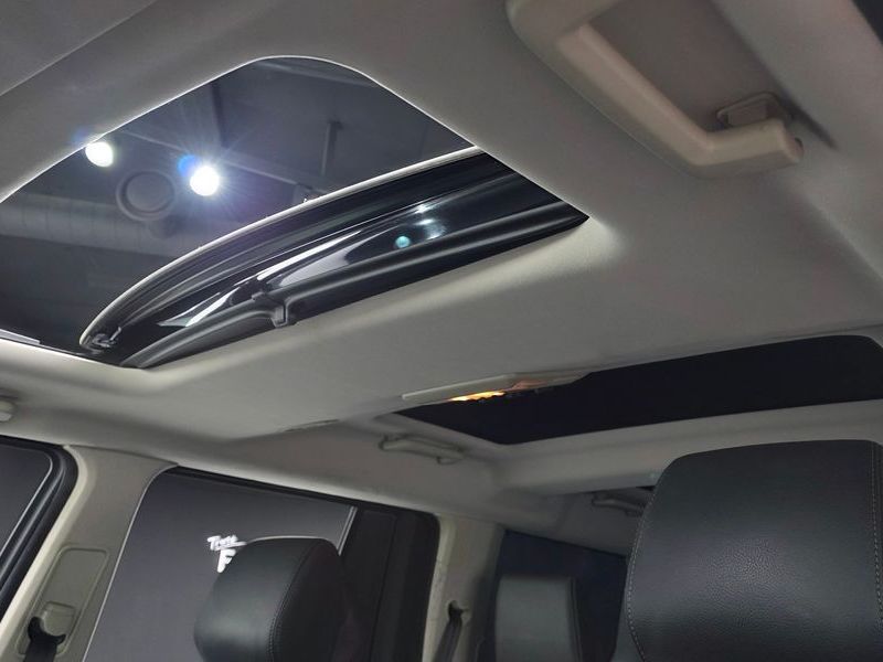2012 Land Rover Discovery 3.0 SDV6 HSE photo 18