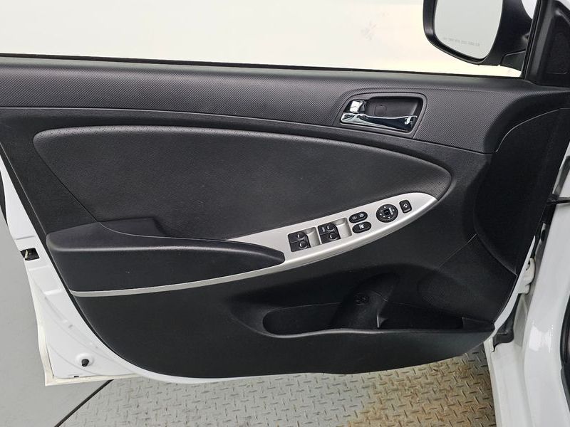 2014 Hyundai 엑센트 1.6 GDI Blue Saver photo 24
