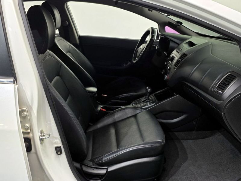 2015 Kia K3 Diesel W Special photo 11