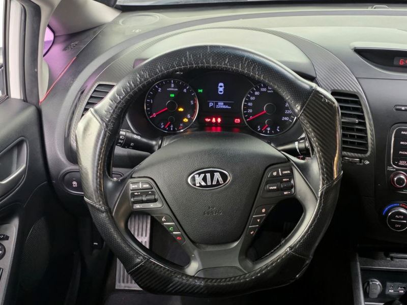 2015 Kia K3 Diesel W Special photo 13