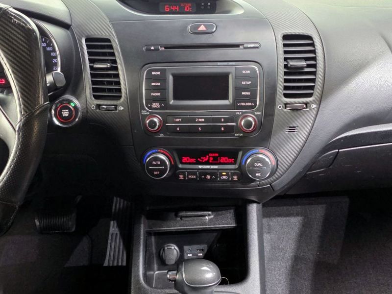 2015 Kia K3 Diesel W Special photo 14