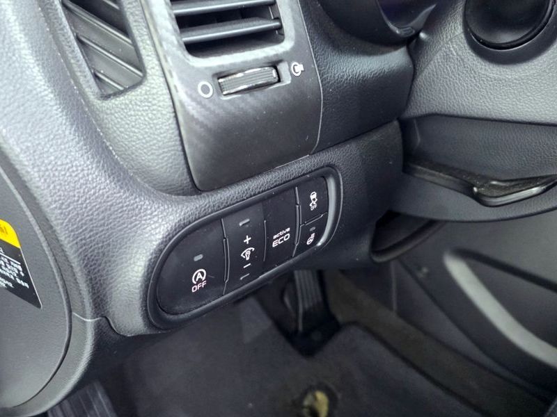 2015 Kia K3 Diesel W Special photo 17