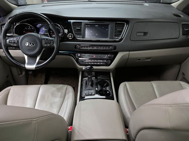 2016 Kia Carnival 7-seater Limousine President photo 7