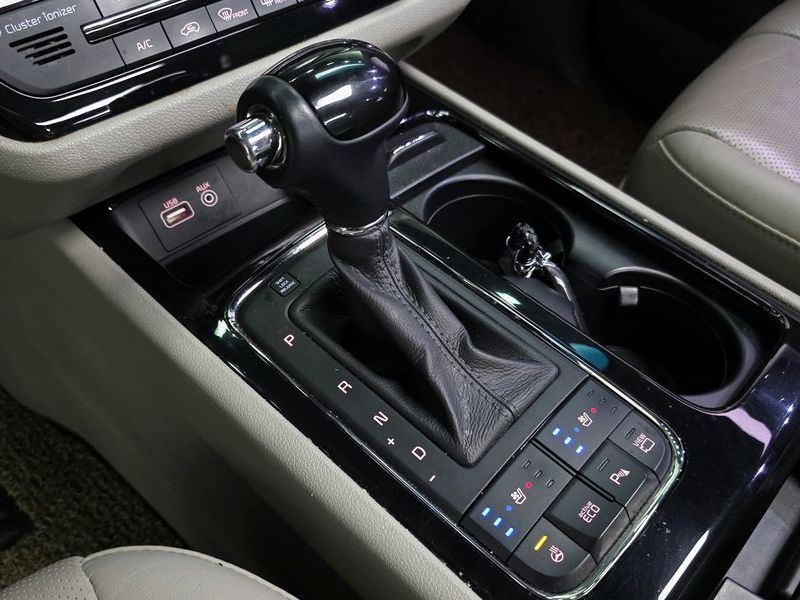 2016 Kia Carnival 7-seater Limousine President photo 9