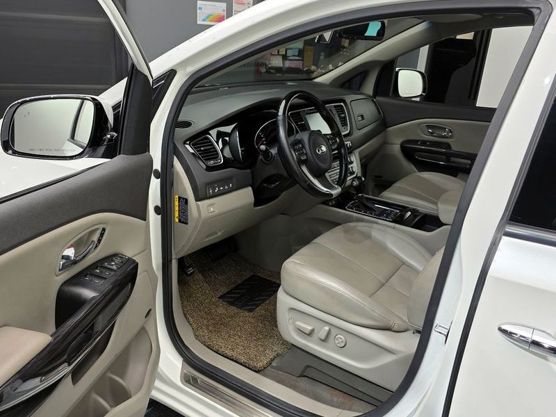 2016 Kia Carnival 7-seater Limousine President photo 10