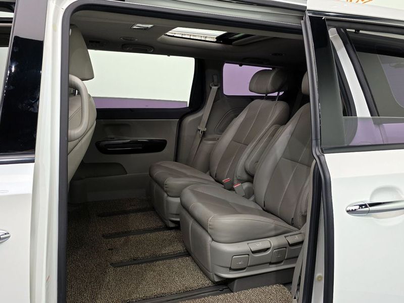 2016 Kia Carnival 7-seater Limousine President photo 11