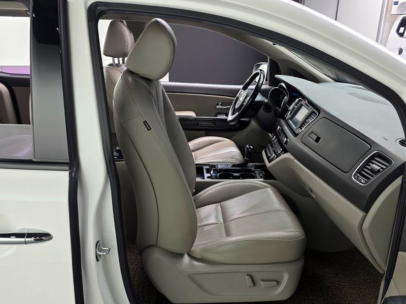 2016 Kia Carnival 7-seater Limousine President photo 12