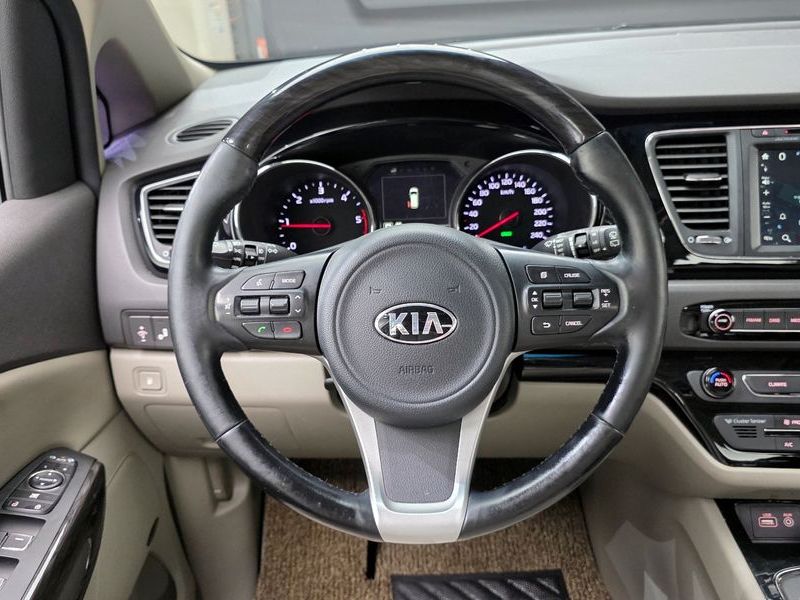 2016 Kia Carnival 7-seater Limousine President photo 13