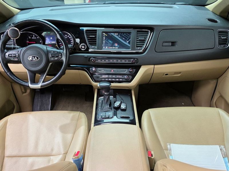 2017 Kia Carnival 9-seater Prestige photo 7