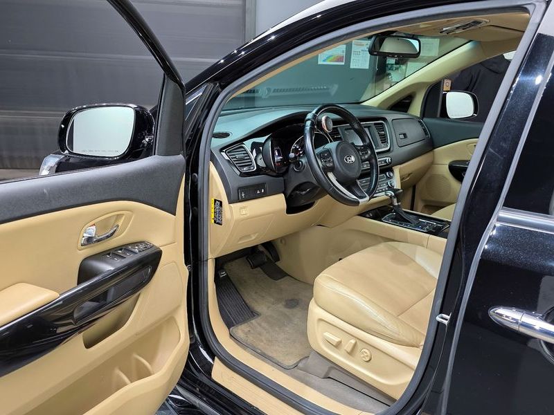 2017 Kia Carnival 9-seater Prestige photo 10