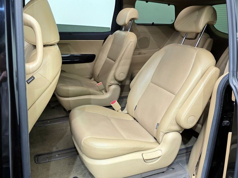 2017 Kia Carnival 9-seater Prestige photo 11