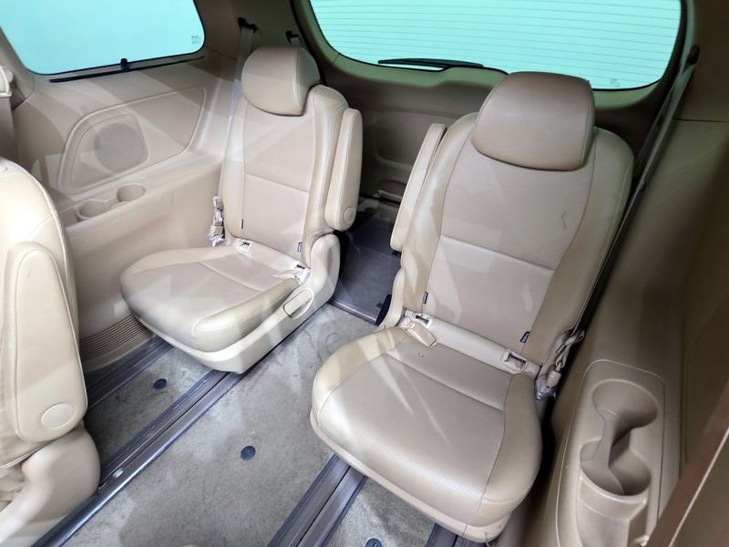2017 Kia Carnival 9-seater Prestige photo 12