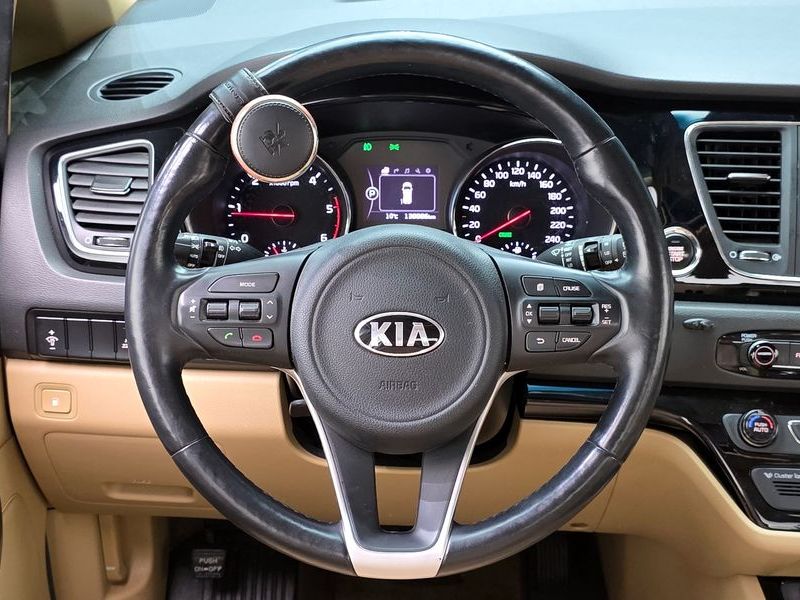 2017 Kia Carnival 9-seater Prestige photo 14
