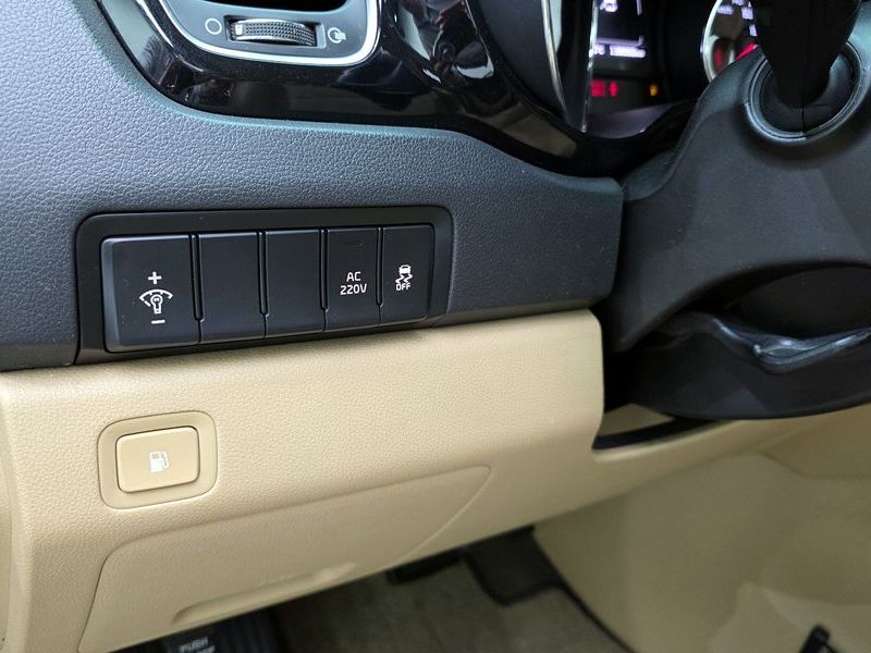 2017 Kia Carnival 9-seater Prestige photo 15