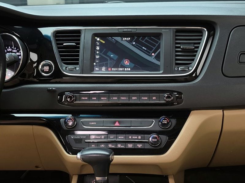 2017 Kia Carnival 9-seater Prestige photo 19